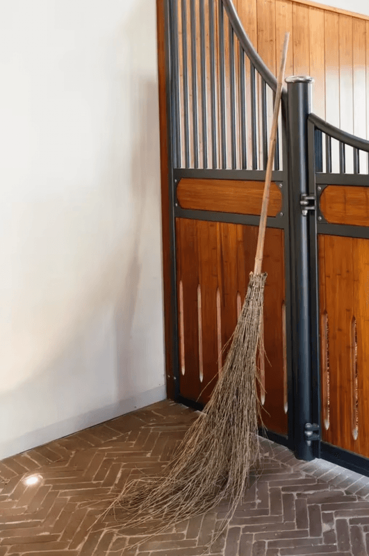 Grooming Deluxe Bamboo Broom